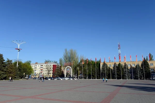 Victory square i city av Volgodonsk. — Stockfoto