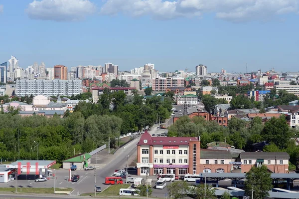 View of the city of Barnaul from the mountainous part. — Stock Photo, Image