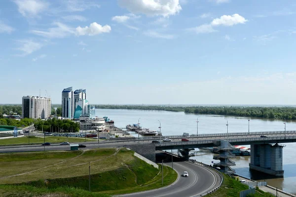 Vista de la ciudad de Barnaul desde la parte montañosa . — Foto de Stock