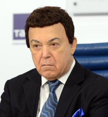   Josef Kobzon, Sovyet ve Rus pop şarkıcısı (bariton), müzikal ve kamu figürü, öğretmen. Rus Devlet Duma milletvekili II-VI çağrı.