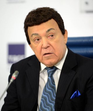  Josef Kobzon, Sovyet ve Rus pop şarkıcısı (bariton), müzikal ve kamu figürü, öğretmen. Rus Devlet Duma milletvekili II-VI çağrı.