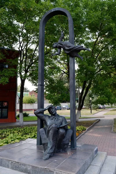 Monumento a Mark Chagall (baseado na imagem de Marc Chagall "La Promenade") em Vitebsk . — Fotografia de Stock