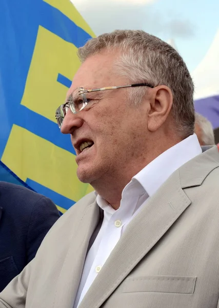 Ledaren för den liberala demokratiska partiet i Ryssland Vladimir Zhirinovsky på festivalen tryck i Moskva. — Stockfoto