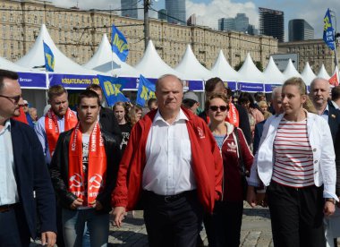  Komünist Parti lideri Gennady Zyuganov basın Festivali, Moskova. 