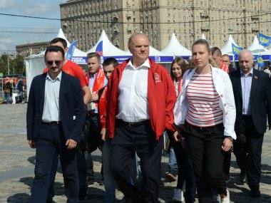  Komünist Parti lideri Gennady Zyuganov basın Festivali, Moskova. 