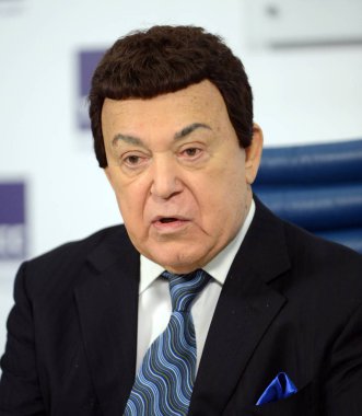   Josef Kobzon, Sovyet ve Rus pop şarkıcısı (bariton), müzikal ve kamu figürü, öğretmen. Rus Devlet Duma milletvekili II-VI çağrı.
