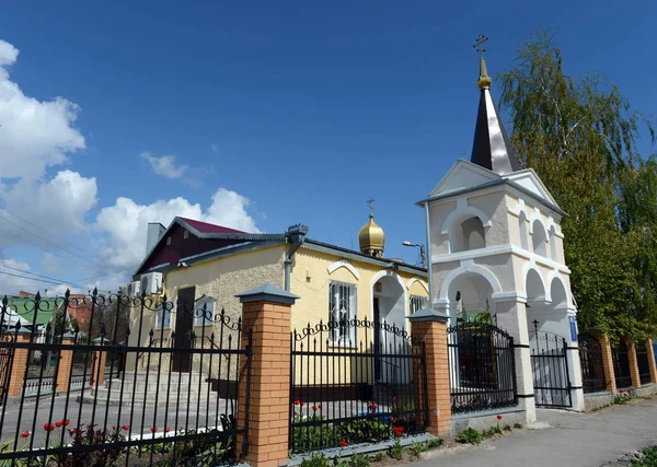 La Chiesa del Santo Grande Martire e Guaritore Panteleimon della Diocesi di Volgodonsk a Tsimlyansk . — Foto Stock