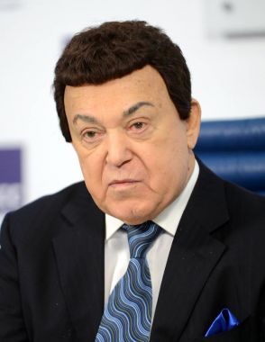   Josef Kobzon, Sovyet ve Rus pop müzik sanatçısı bariton, müzikal ve kamu figürü, öğretmen. Rus Devlet Duma milletvekili II-VI çağrı.