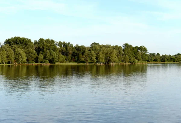 Ob nehir kenarında Barnaul şehir.