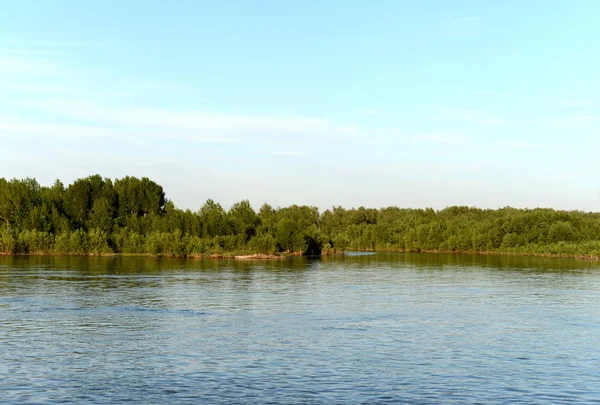 Река Обь возле города Барнаула . — стоковое фото