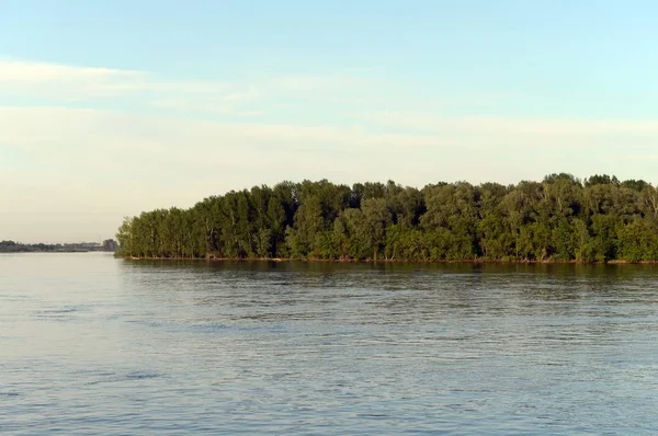 La rivière Ob près de la ville de Barnaul . — Photo