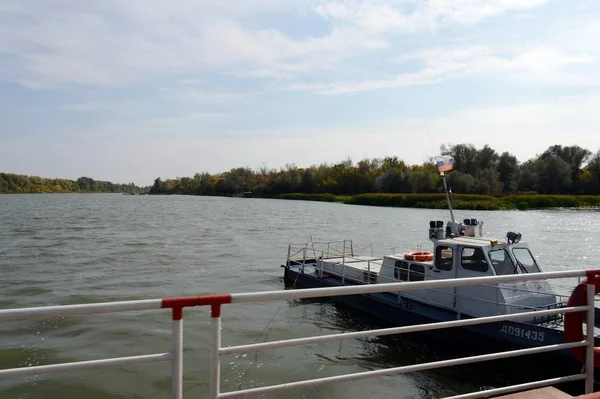  Rostov bölgesi 'ndeki Seversky Donets Nehri 'nin karşısındaki Pontoon Köprüsü.