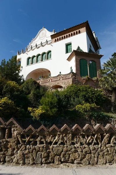 Dům Trias v parku Güell v Barceloně. — Stock fotografie