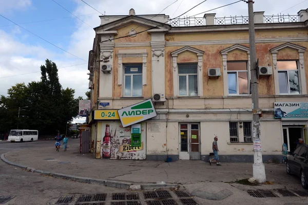 El edificio en la calle Revyakina, 1 en Sebastopol . —  Fotos de Stock