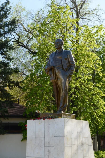 Volgodonsk でウラジーミル ・ レーニン記念碑. — ストック写真