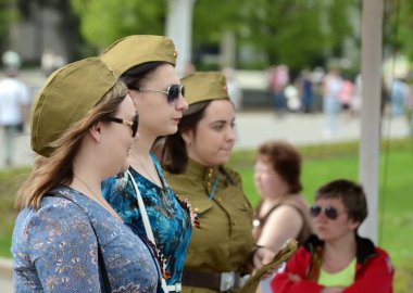  İnsanlar VDKNh (tüm Rusya Sergi Merkezi, zafer günü dinlenme).
