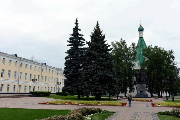 Monumento al principe George Vsevolodovich e San Simone di Suzdal, i fondatori di Nizhny Novgorod sul territorio del Cremlino di Nizhny Novgorod — Foto Stock