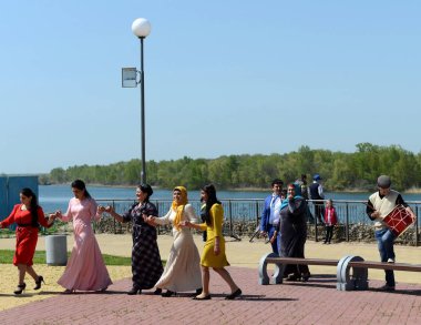  Kürt Köyü Romanovskaya, Rostov bölgesi dolgu üzerinde düğün.