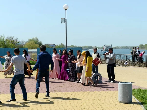  Kürt Köyü Romanovskaya, Rostov bölgesi dolgu üzerinde düğün.