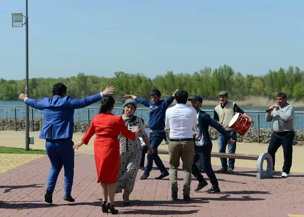  Kürt Köyü Romanovskaya, Rostov bölgesi dolgu üzerinde düğün.