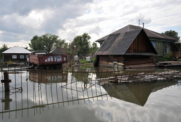  The flooded manor. The river Ob, which emerged from the shores, flooded the outskirts of the city.