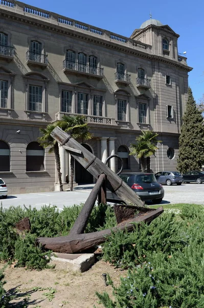 Antiguo ancla en la calle de Barcelona . —  Fotos de Stock