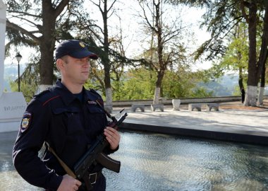  Bir polis memuru, 1941-1942 Sivastopol Savunma sırasında ölen polis memuru Anıtı.