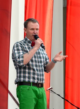  Ünlü Rus şarkıcı, zafer günü onuruna ücretsiz bir konserde konuşma grubu 