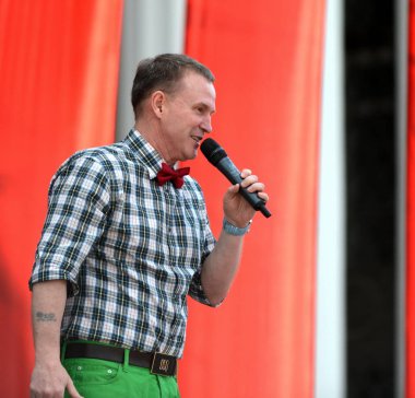  Ünlü Rus şarkıcı, zafer günü onuruna ücretsiz bir konserde konuşma grubu 