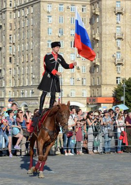  Rus bayrağı tatil onuruna Kremlin Binicilik Okulu Poklonnaya Hill tarafından demonstrasyon performans.