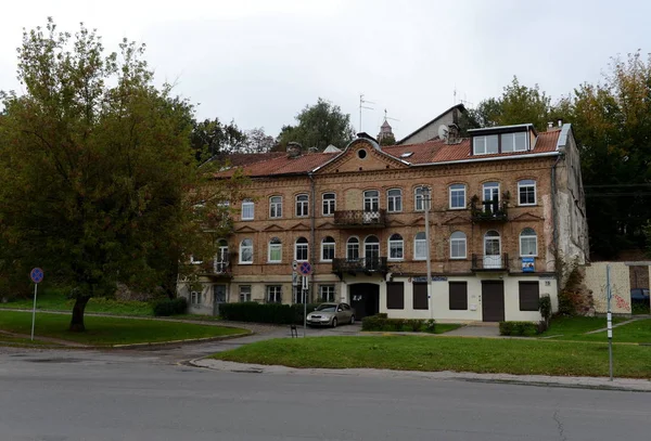 Casa 19 na rua com o nome do poeta lituano Myronis, descida para o distrito de Uupis . — Fotografia de Stock