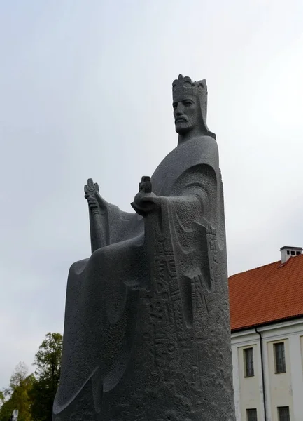 Monumento ao Rei Mindaugas em Vilnius . — Fotografia de Stock