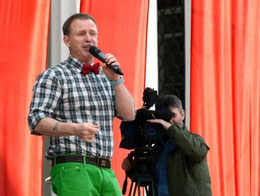  Ünlü Rus şarkıcı, zafer günü onuruna ücretsiz bir konserde konuşma grubu 