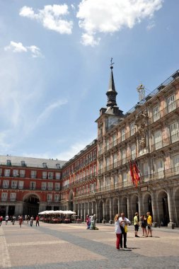 Plaza Mayor, başkentin merkezi kare Habsburg sırasında inşa.