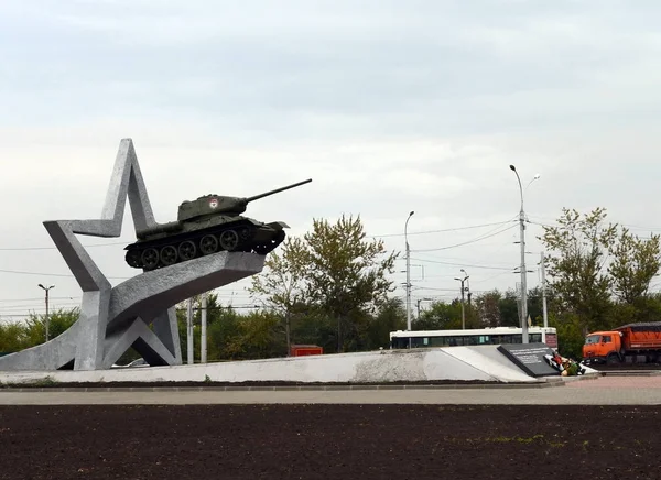 1942 年の春のリペツクの形成最初のタンク隊の名誉の記念碑. — ストック写真