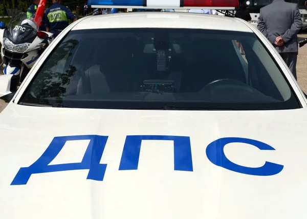  Bir yol polis devriye arabası.