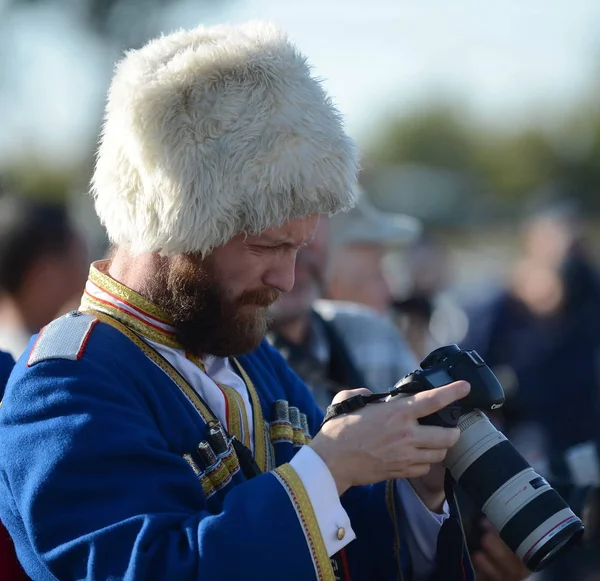 O fotógrafo cossaco dispara no evento . — Fotografia de Stock