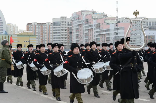 Pupils of the Moscow Military Music School are preparing for the parade on November 7 in Red Square. — Stock Photo, Image