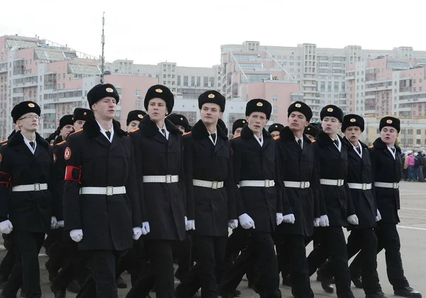 Cadets of the Moscow St. George Cadet Corps are preparing for the parade on November 7 on Red Square. — Stock Photo, Image