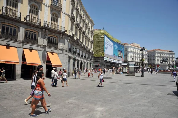 Madrid Espagne Juillet 2011 Touristes Sur Place Puerto Del Sol — Photo