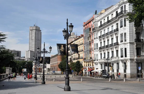 马德里 西班牙 2011年7月2日 棱街与马德里塔的看法 — 图库照片