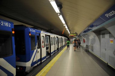 Madrid, İspanya - 2 Temmuz, 2011:Metro İstasyonu Madrid.