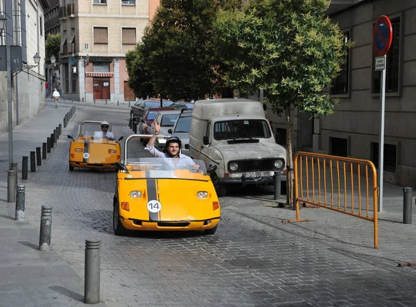 Madrid Spain July 2011 Tourists Electric Cars Madrid Street — Stock Photo, Image