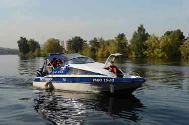  Polis teknesi Ks-700 Serebryany Bor Moskova Nehri üzerinde. 