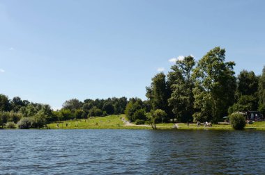 Moskova, Rusya - 6 Ağustos 2017:Shibaevsky gölde Doğal Tarih Parkı 