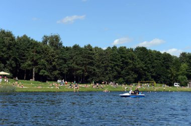 Moskova, Rusya - 6 Ağustos 2017:Shibaevsky gölde Doğal Tarih Parkı 