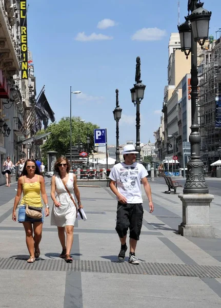 Madrid Spanien Juli 2011 Touristen Auf Der Straße Von Madrid — Stockfoto