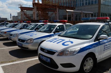  Yol polis devriye arabaları.