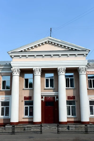 Administrative building on Komsomolskaya Street in Vitebsk. — Stock Photo, Image