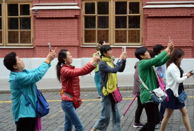  Moskova Kızıl meydanında yabancı turist.